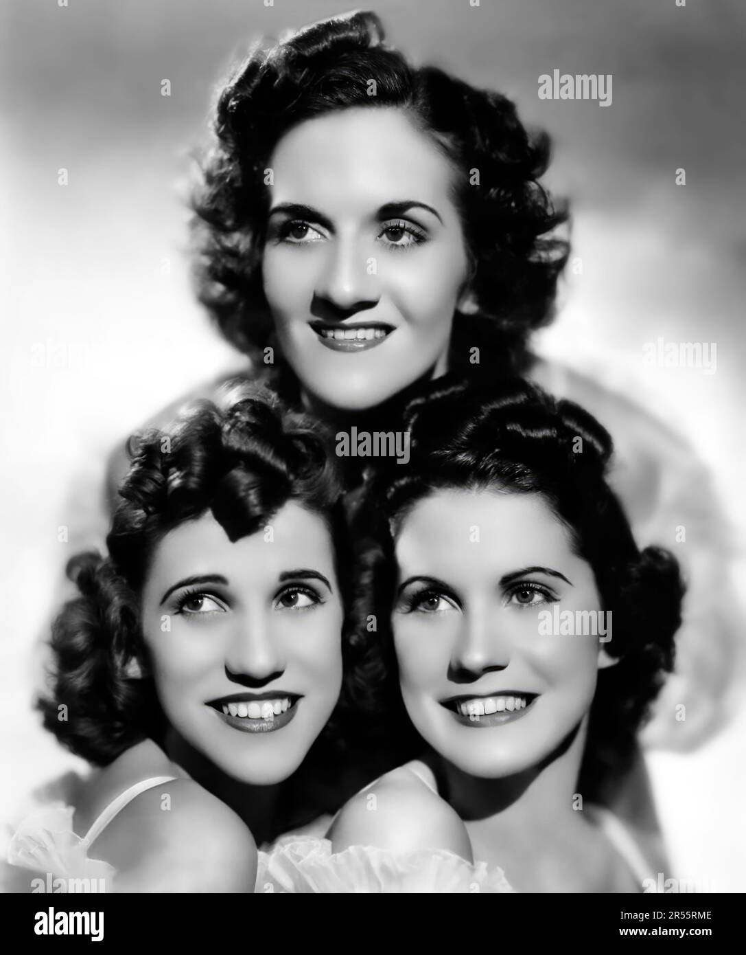 THE ANDREWS SISTERS; LAVERNE SOPHIA ANDREWS; MAXENE ANGLYN ANDREWS; PATRICIA MARIE ANDREWS. Stock Photo