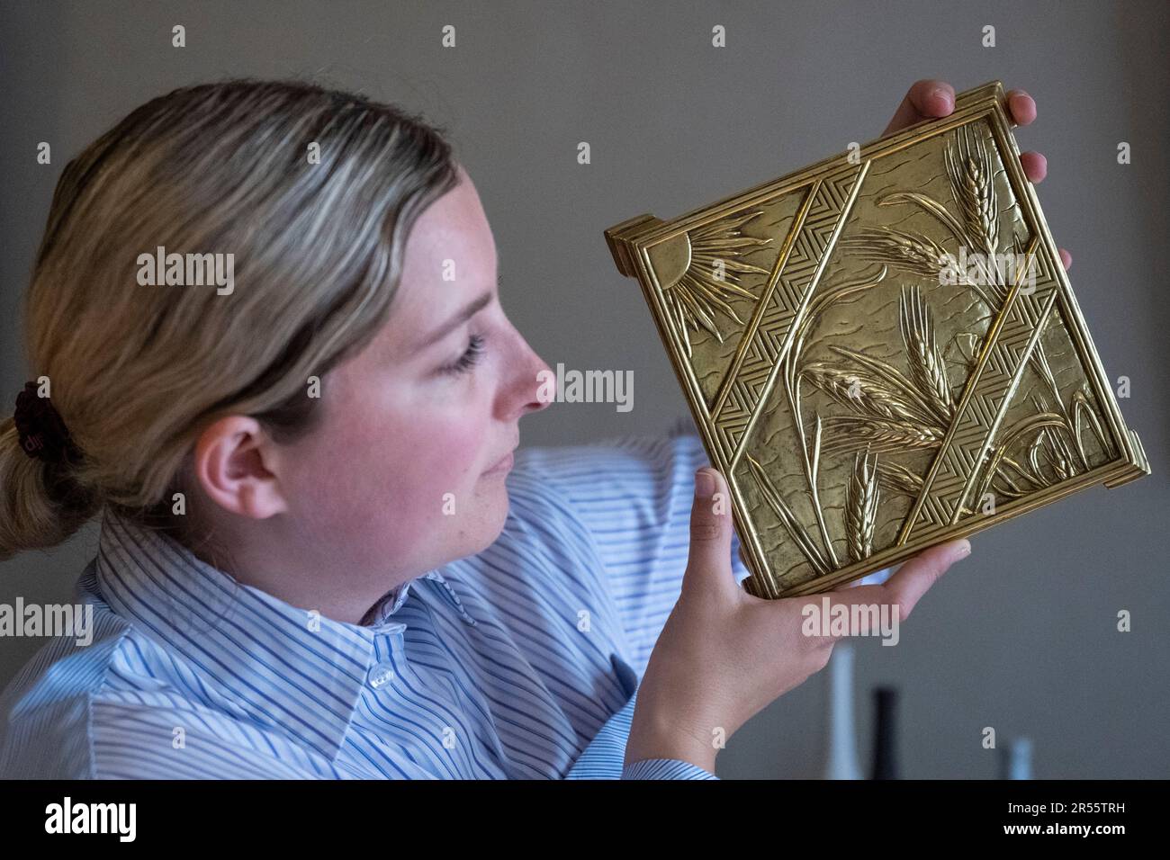 London, UK. 1 June 2023. A staff member presents a ‘Kettle Stand’, c