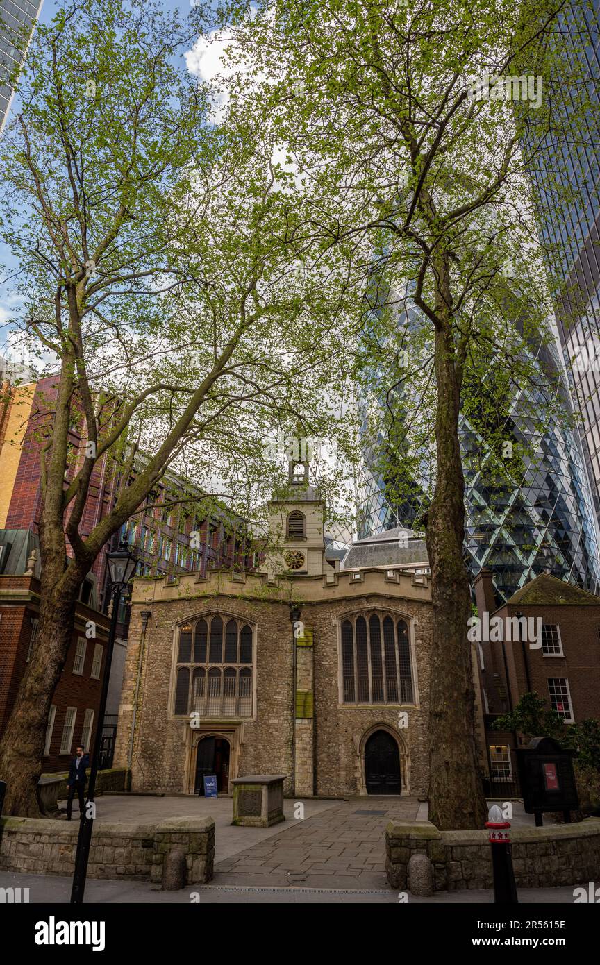 London, UK: St Helen's Church, Bishopsgate. This 12th century Anglican church is located on Great St Helen's and Undershaft in the City of London. Stock Photo