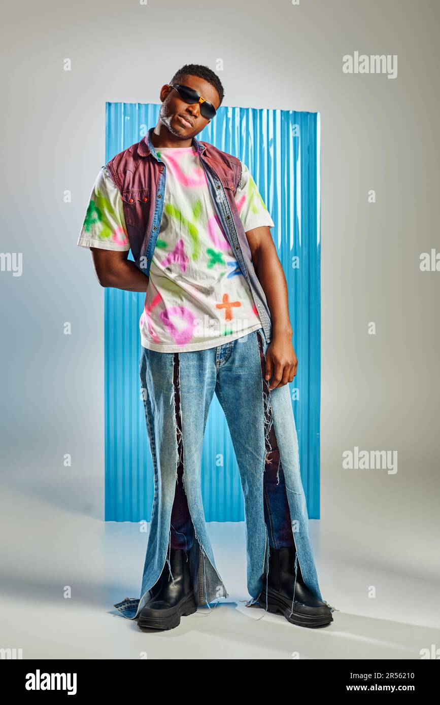 Ripped jeans t shirt hi-res stock photography and images - Alamy