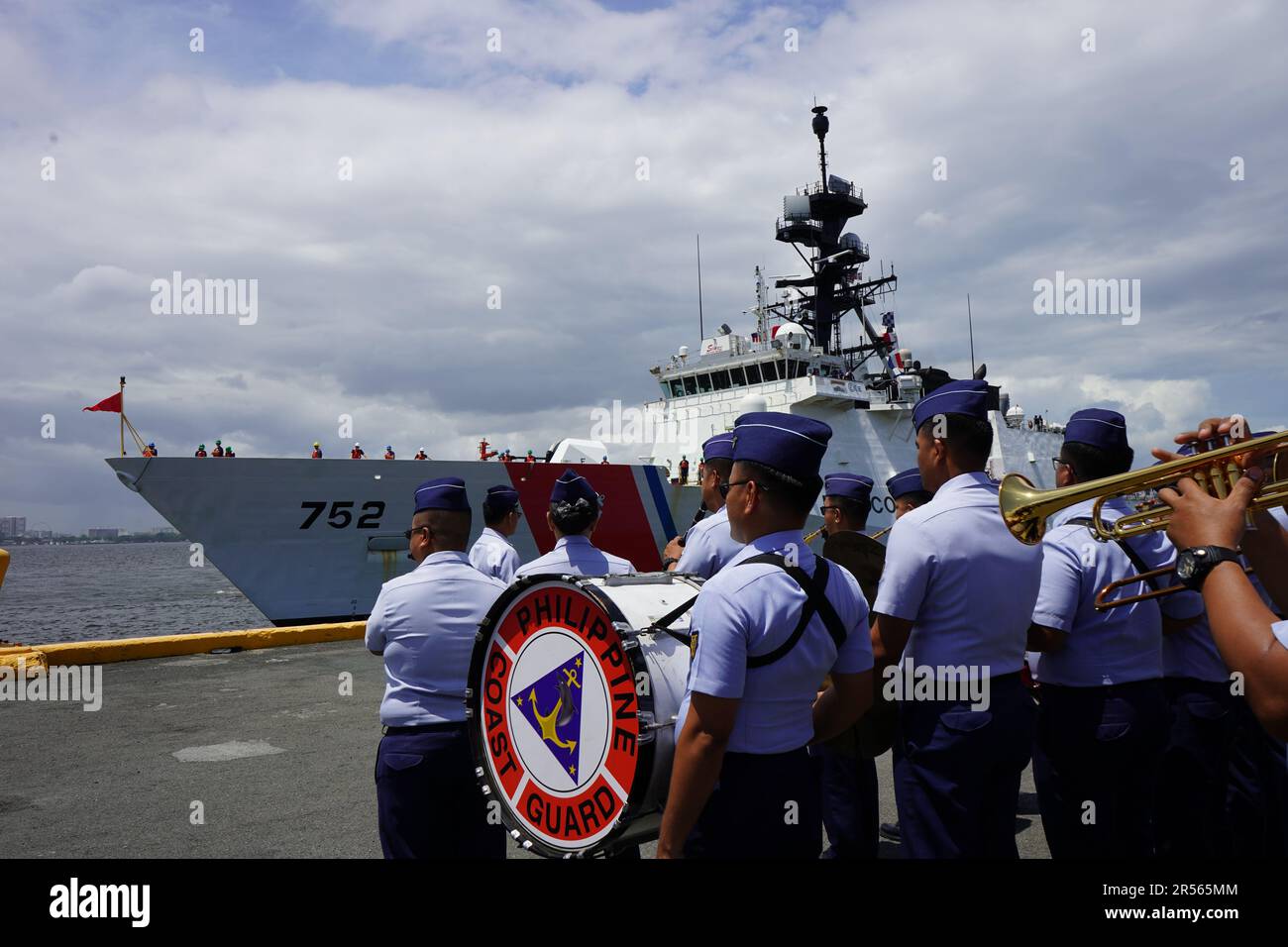 Manila, Philippines. 1st June, 2023. Ships of the Japanese and US coast guards namely Akitsushima (PLH-32) and USCGC Stratton (WMSL-752) arrived at the Port of Manila on Thursday morning for the week-long Kaagapay Trilateral Exercise, which will be held in waters of Bataan. The joint exercises between Japan, Philippines and US will focus on maritime law enforcement, search and rescue, and environmental protection. (Credit Image: © Sherbien Dacalanio/Alamy Live News) Stock Photo