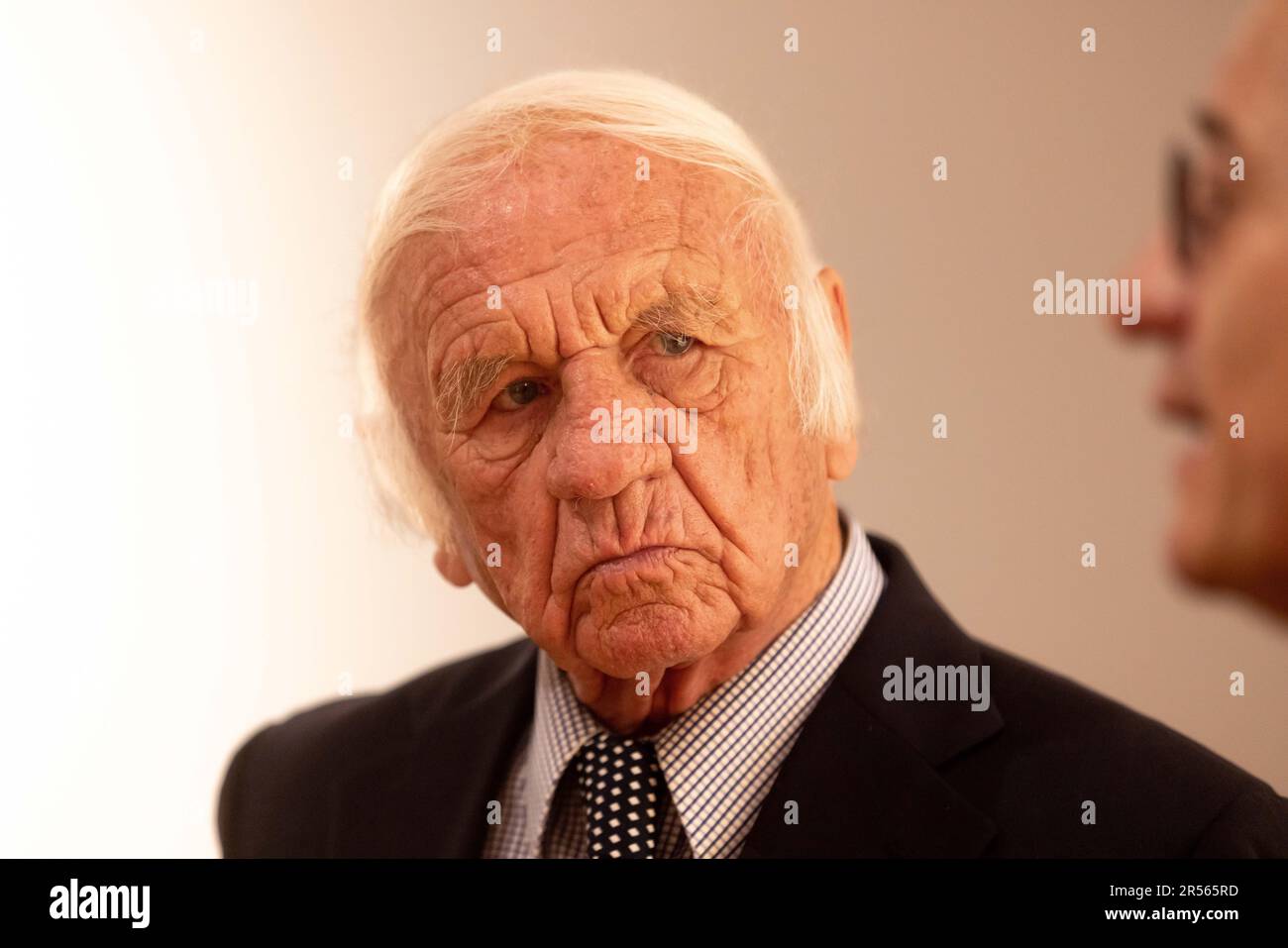 Hagen, Germany. 01st June, 2023. Artist Heinz Mack stands at a press conference for the exhibition 'Heinz Mack - The Light in Me' at the Osthaus Museum in Hagen. The museum is dedicating a major exhibition to the artist, who recently turned 92. On display on two floors are around 70 works from the years 1958 to 2023. Credit: Dieter Menne/dpa/Alamy Live News Stock Photo