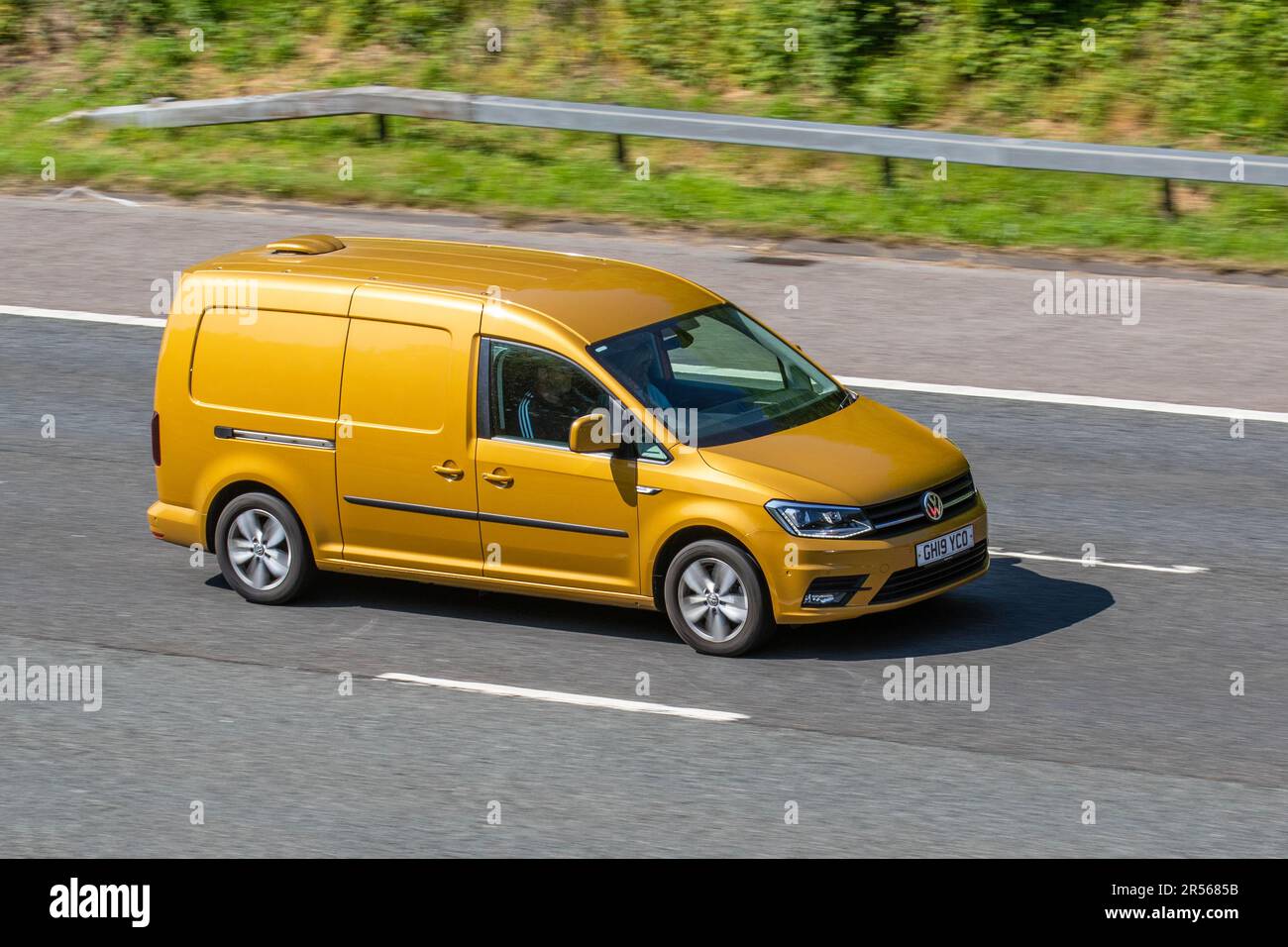 VW Caddy Cargo Maxi White Van 2020 Editorial Photography - Illustration of  template, maxi: 246837452