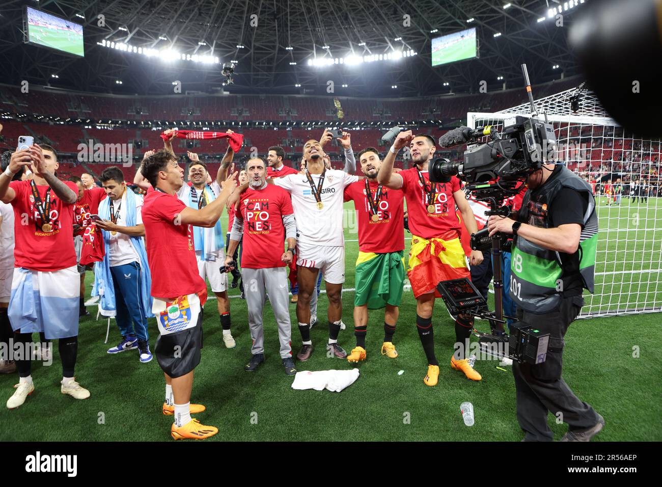 Budapest, Hungary. 31st May, 2023. Players od Sevilla FC celebrate after winning the Uefa Europa League final match beetween Sevilla Fc and As Roma at Puskas Arena on May 31 2023 in Budapest, Hungary . Credit: Marco Canoniero/Alamy Live News Stock Photo