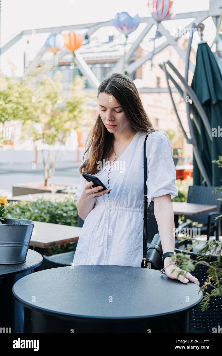 Understanding and Managing FoMO - Psychology Today