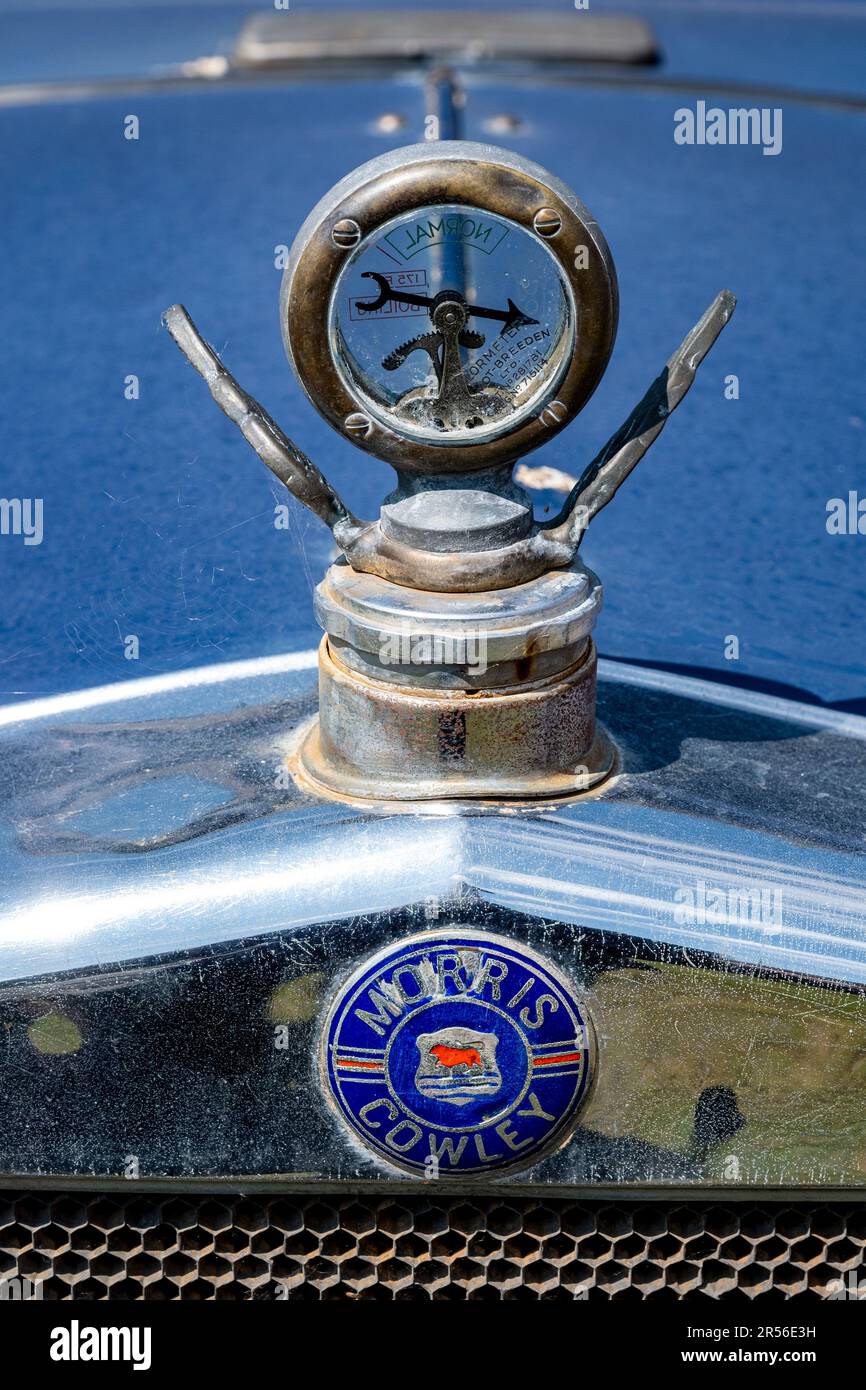 Badge and water temperature gauge on Morris Cowley classic car UK Stock Photo