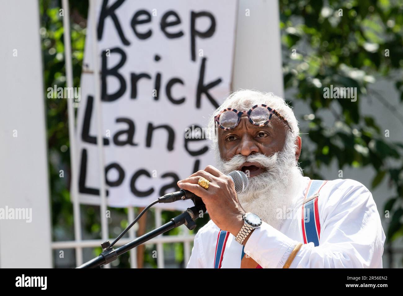 Writer and local resident Suresh Singh talks at a rally against plans to build shops and offices on the Truman Brewery site in Brick Lane, London. Stock Photo