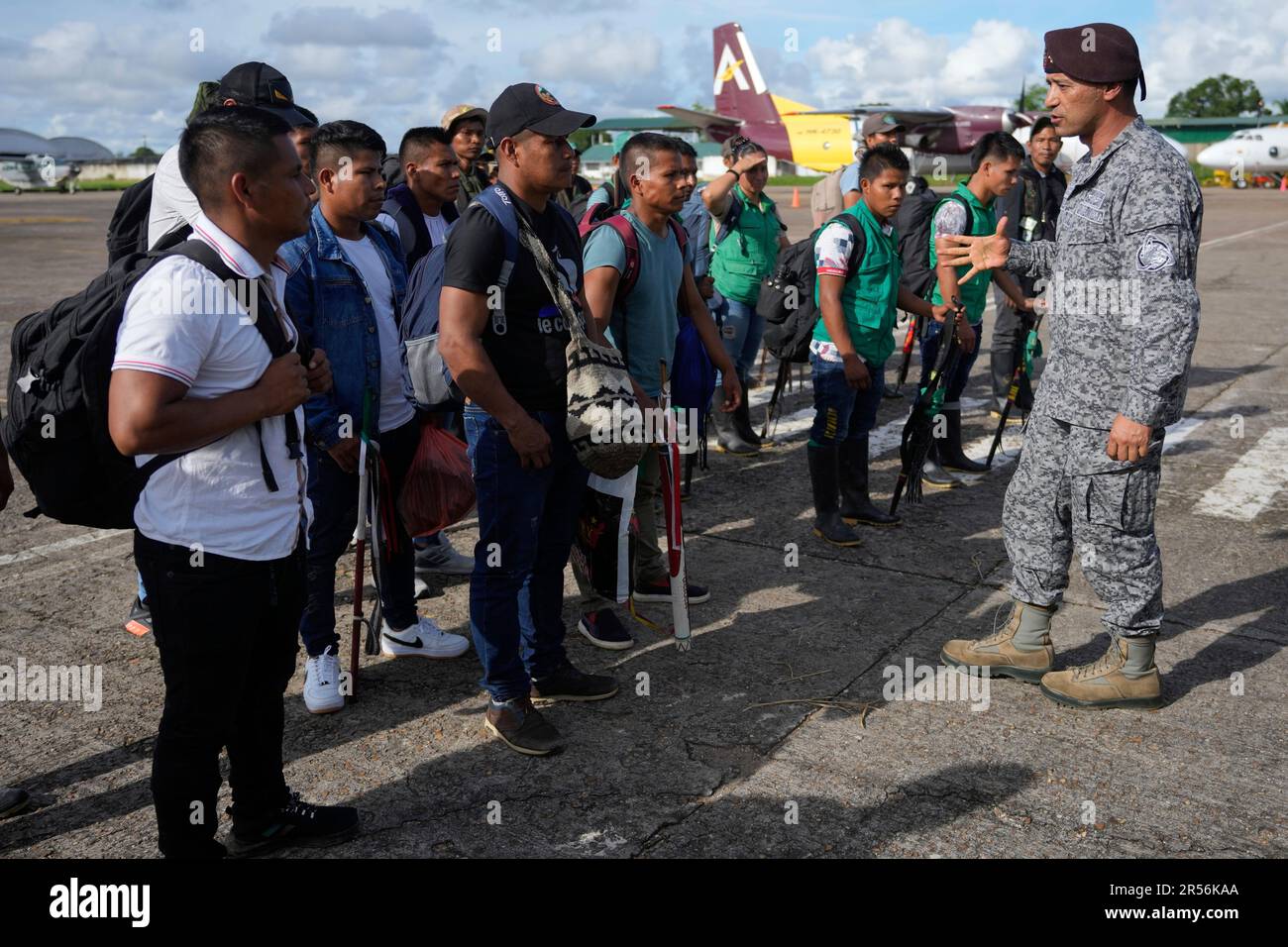 General Pedro Sanchez, the commander of the joint command of special operations of the military forces, welcomes Indigenous people the airport in San Jose del Guaviare, Colombia, Sunday, May 21, 2023, after they arrived to help in the search of four Indigenous children who are missing after a deadly plane crash. The May 30 discovery of footprints of a small foot rekindled the hope of finding the children alive after their plane crashed on May 1. Soldiers found the wreckage and the bodies of three adults, including the pilot and the children's mother. (AP Photo/Fernando Vergara) Stock Photo