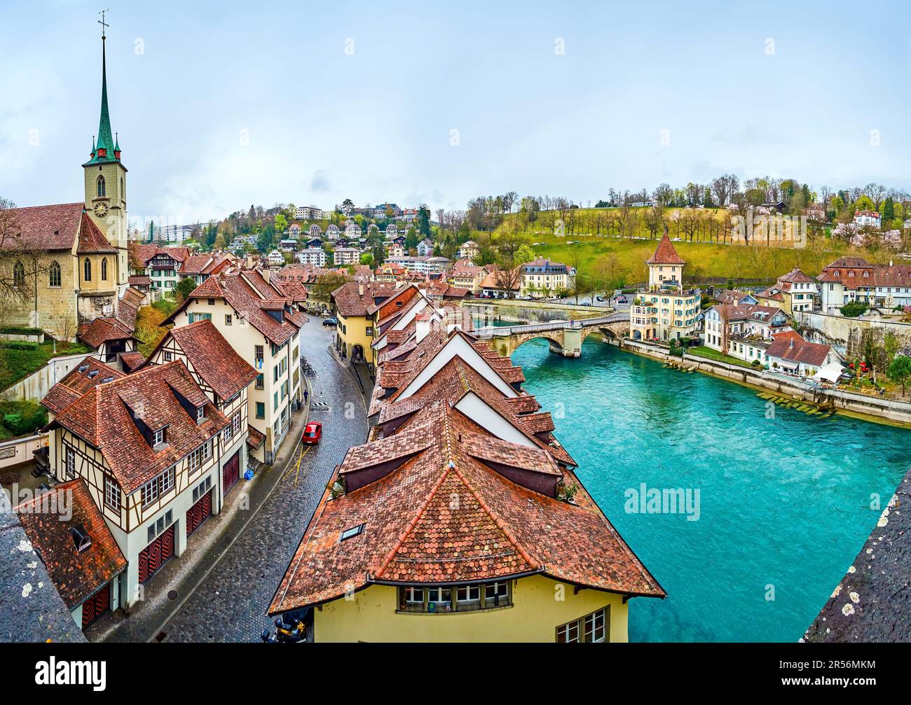 The cityscape of the oldest part of Bern with outstanding townhouses, Nydegg church and Untertorbrucke bridge across Aare river, Switzerland Stock Photo