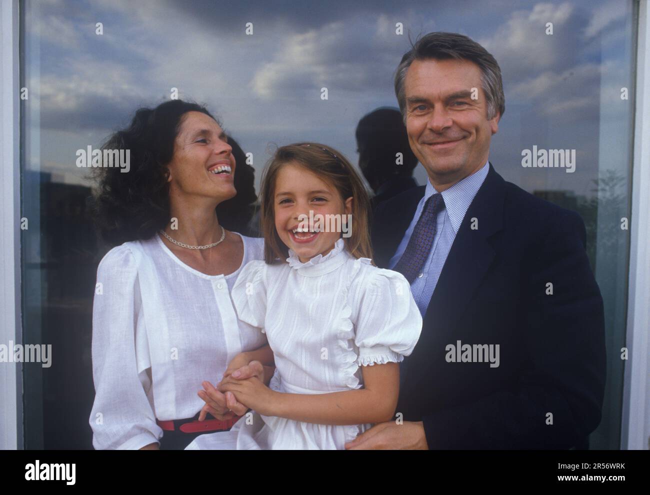 Dr David Owen (Lord Owen) with daughter Lucy and wife Debbie. Politician 1980s England. In their Narrow Street Wapping east London apartment Stock Photo