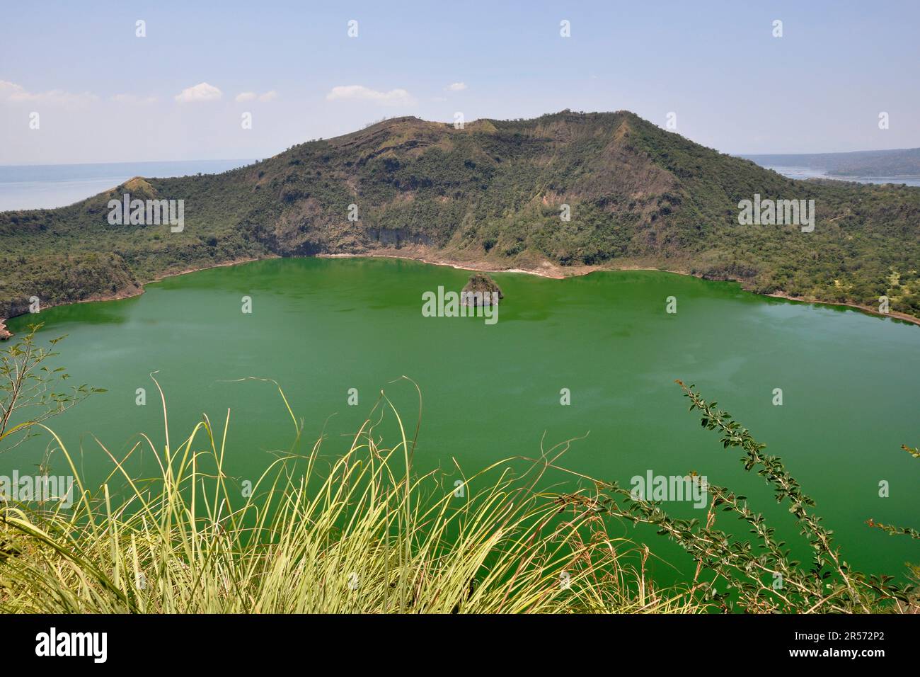 Philippines. Luzon Island. Taal lake and volcano Stock Photo Alamy