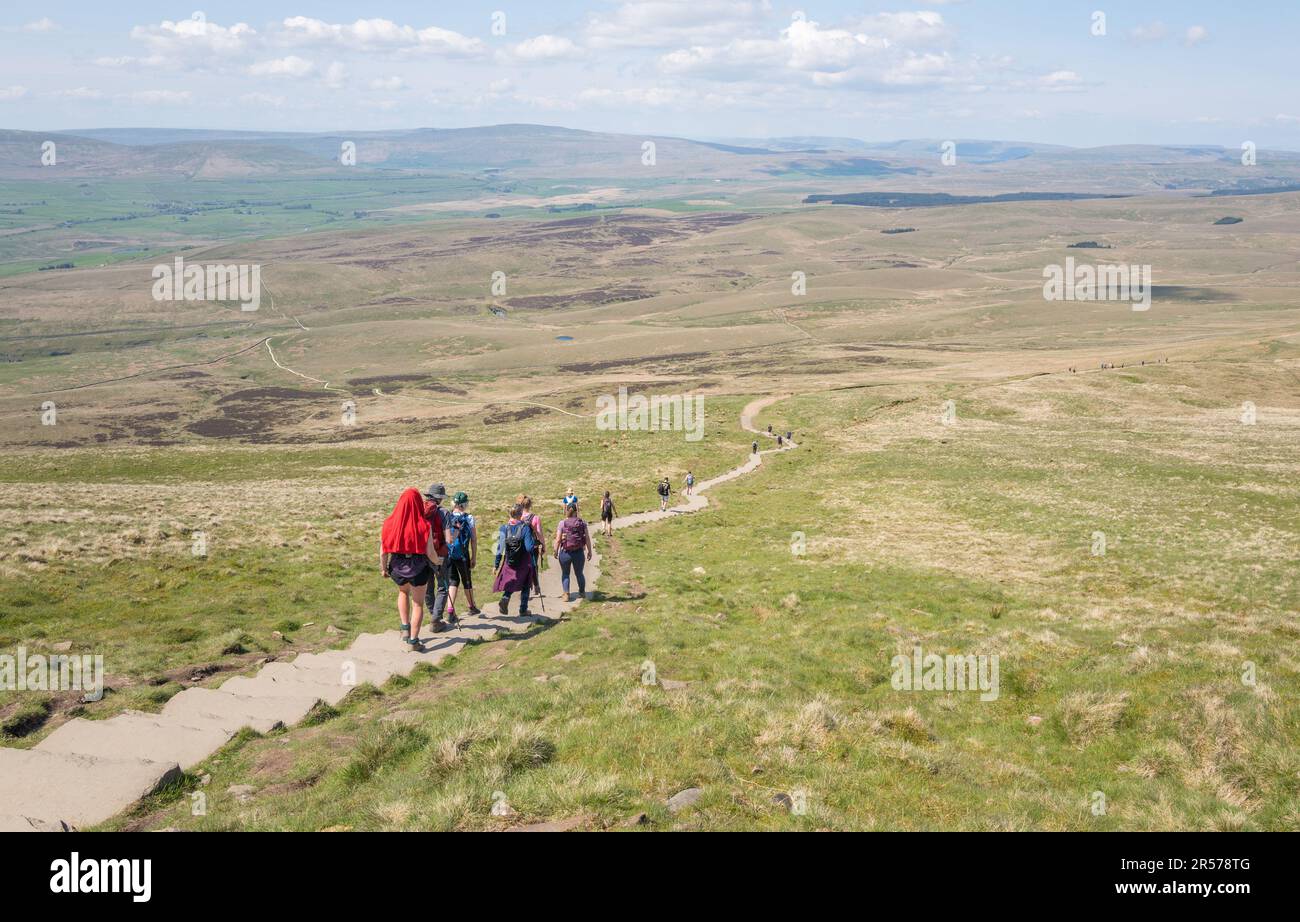 Walkers on the Footpath too PenyGhent, one of the three peaks in Yorkshire Stock Photo Alamy