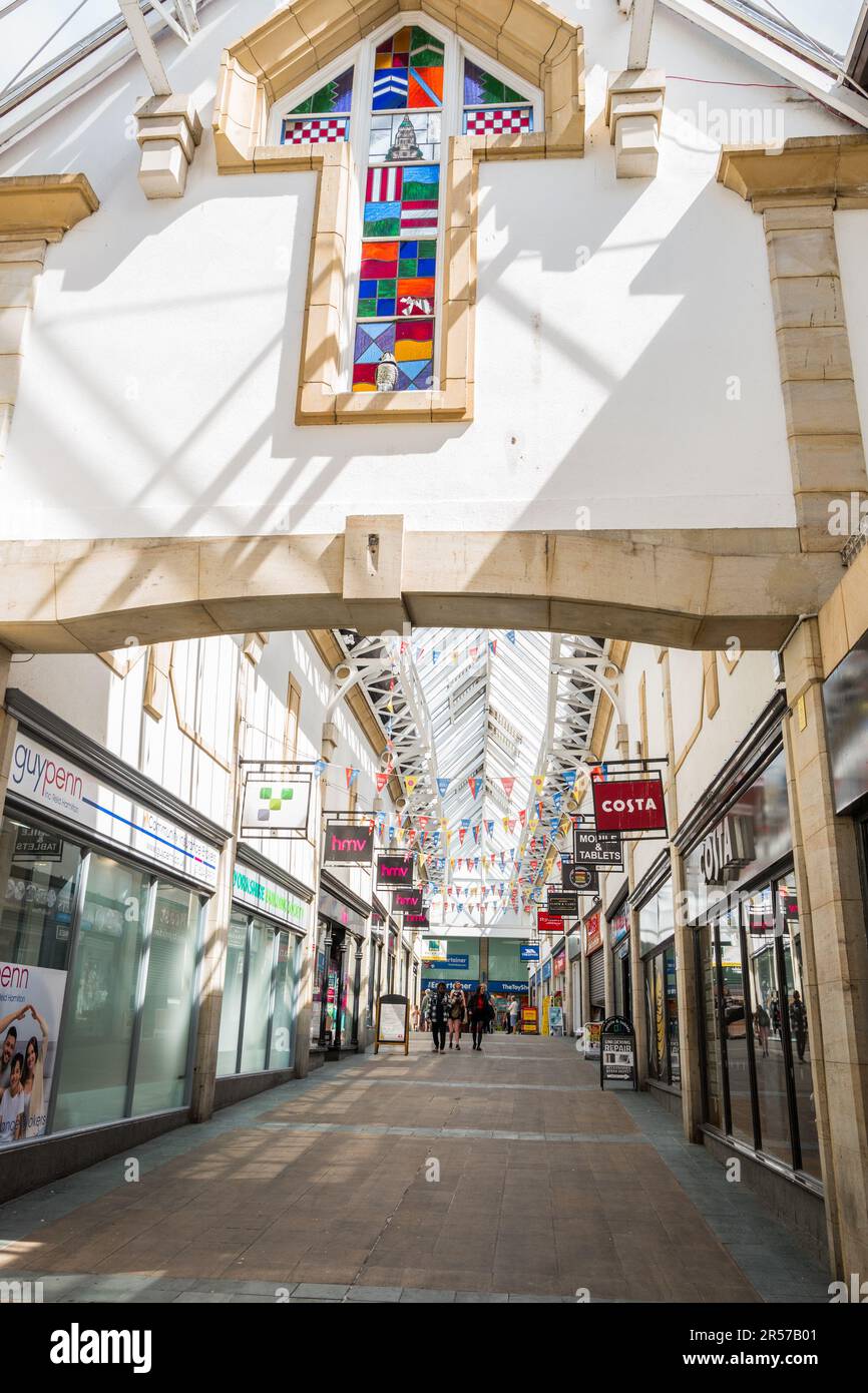 Marketgate shopping centre. Customers and shoppers enjoying spring sun in the Lancaster city centre. Stock Photo