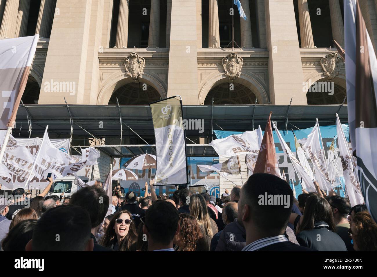 Buenos Aires, Argentina. 1st June 2023. Judicial workers from all over the country are staging a 36-hour national strike and mobilisation to the Supreme Court of Justice called by the Union of Judicial Employees of the Nation (UEJN, in its spanish acronym) to demand payment of the second part of the agreed salary increase. (Credit: Esteban Osorio/Alamy Live News) Stock Photo