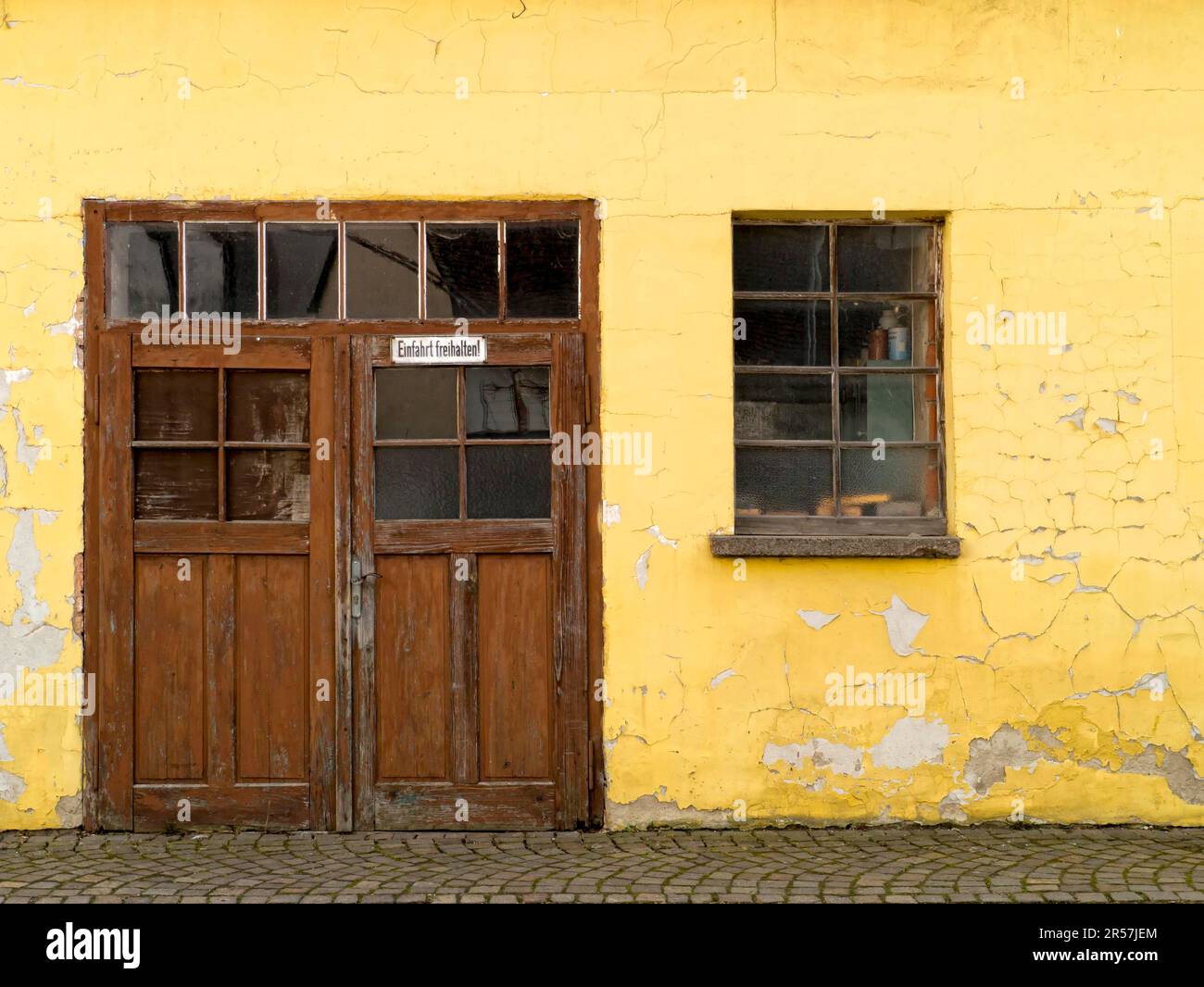 Keep driveway clear! Stock Photo - Alamy