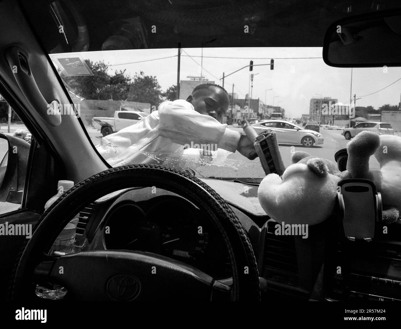 Mauritania, Nouakchott, young window cleaner Stock Photo - Alamy