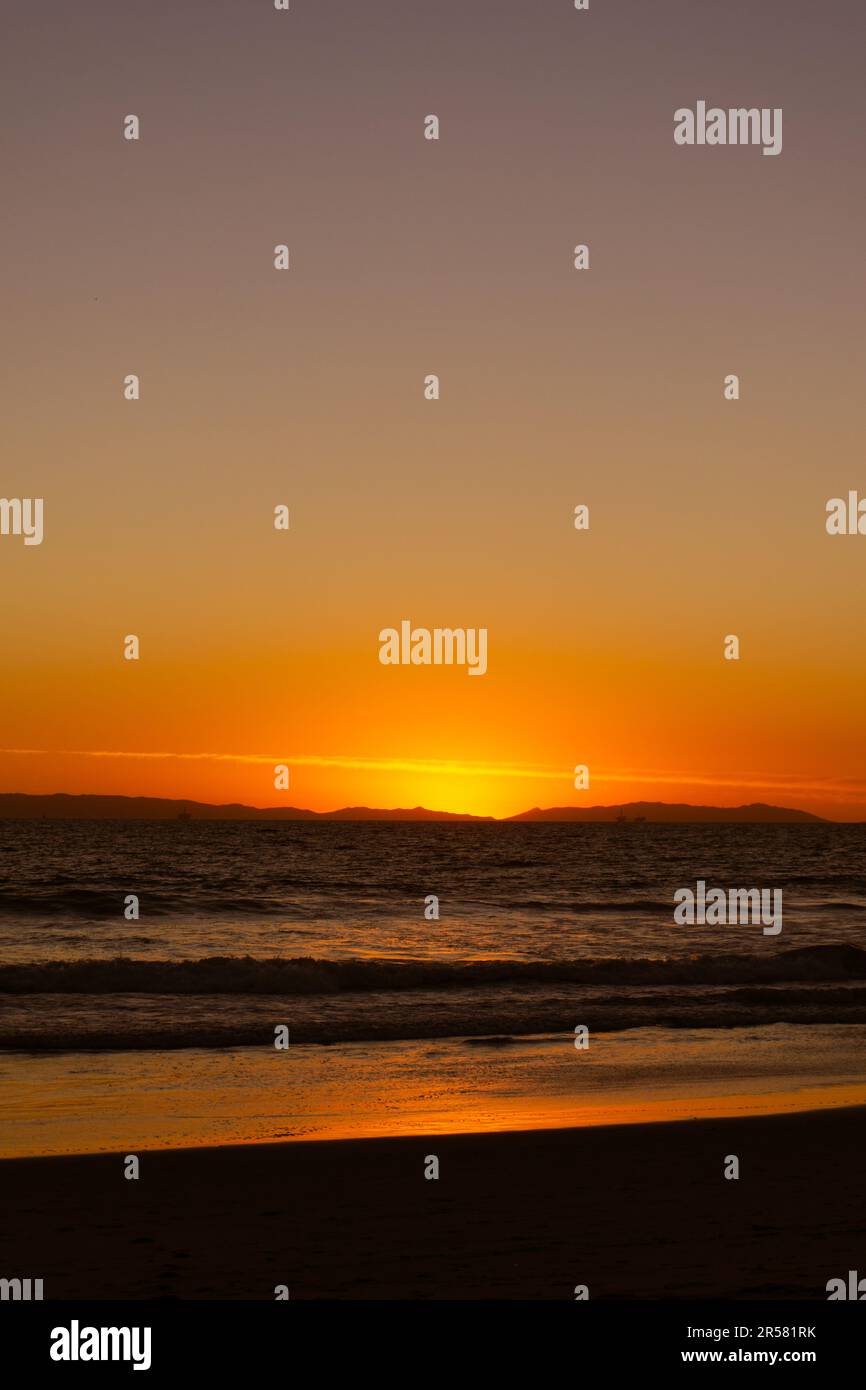 Sandy beach sunset low angle hi-res stock photography and images - Alamy