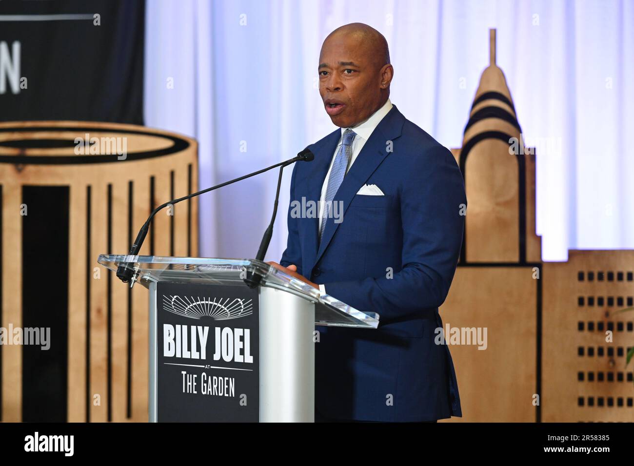 Billy Joel makes an announcement regarding his recordbreaking