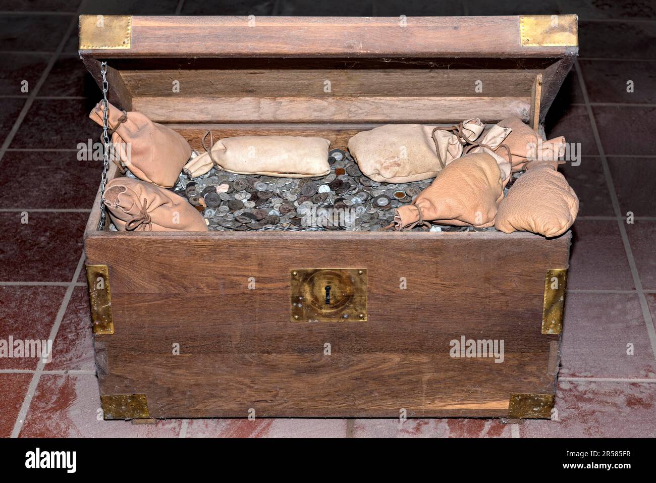 Wooden chest filled with coins and money bags, troop treasury Aerarium, pay, money for soldiers, treasure in the cellar of the flag sanctuary, Roman Stock Photo