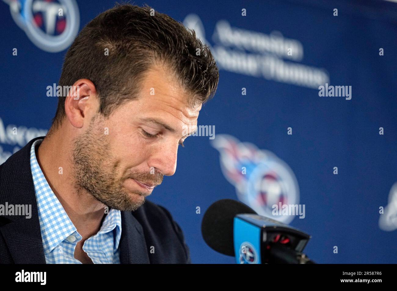 Former Tennessee Titans punter Brett Kern announces his retirement from