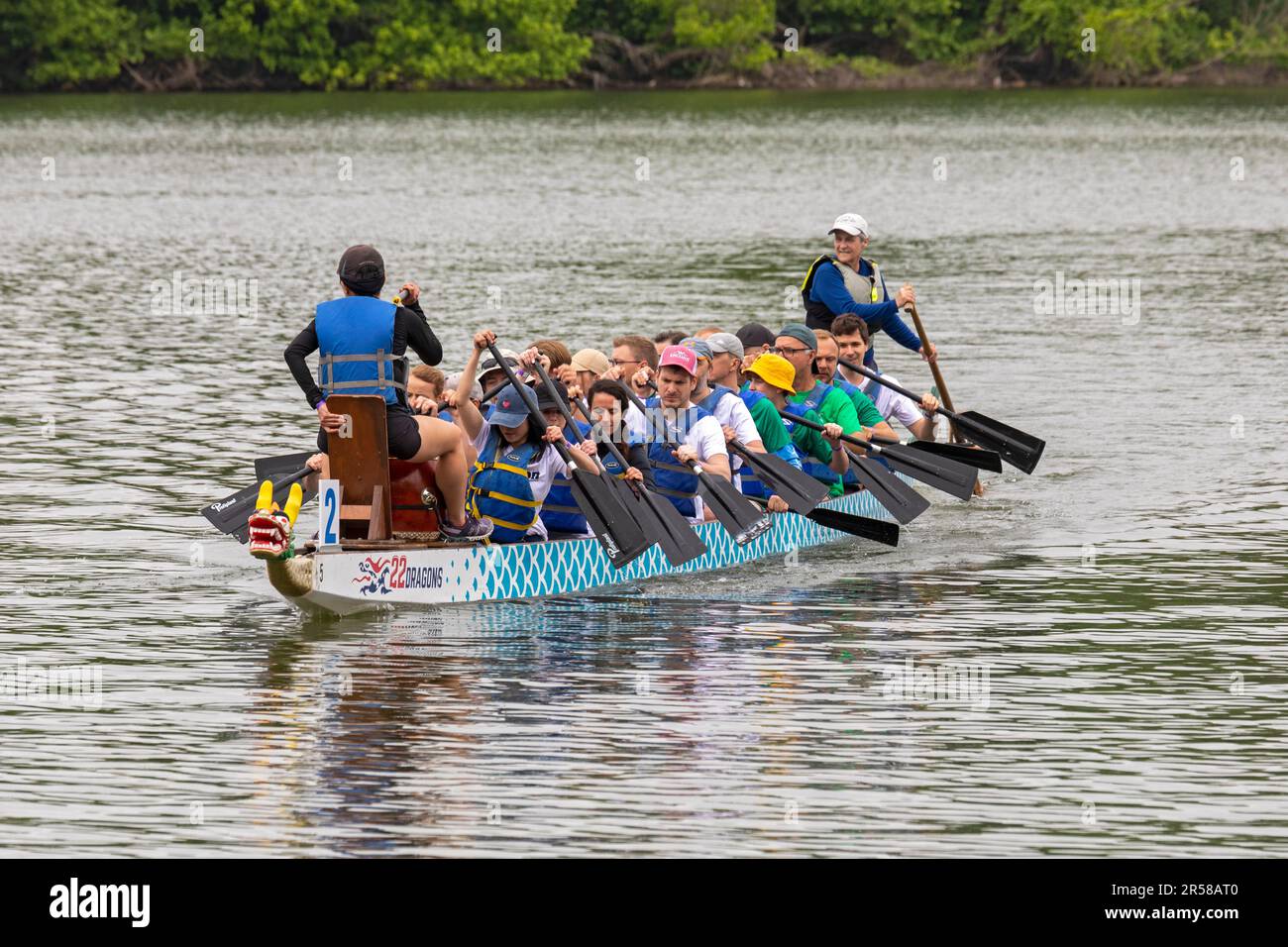 Washington, DC - The DC Dragon Boat Festival on the Potomac River. Dragon boating is a 2300-year-old Chinese tradition. The Washington festival has be Stock Photo