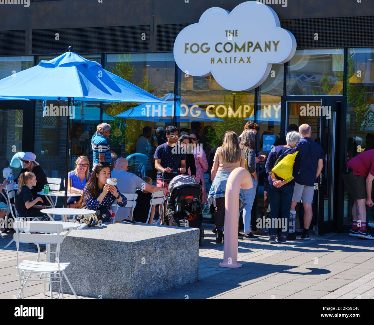 People lining up to buy ice cream at The Fog Company Halifax Stock Photo
