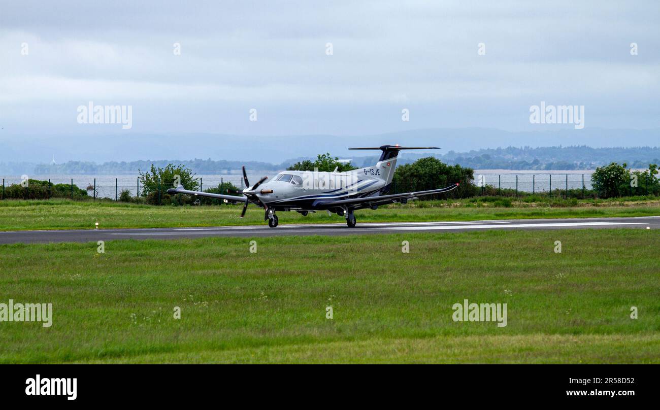 G-ISJE Raven Air Ltd. Pilatus PC-12 NGX (PC-12/47E) airline commuting between Dundee and Belfast as it arrives at Dundee's Riverside Airport, Scotland Stock Photo