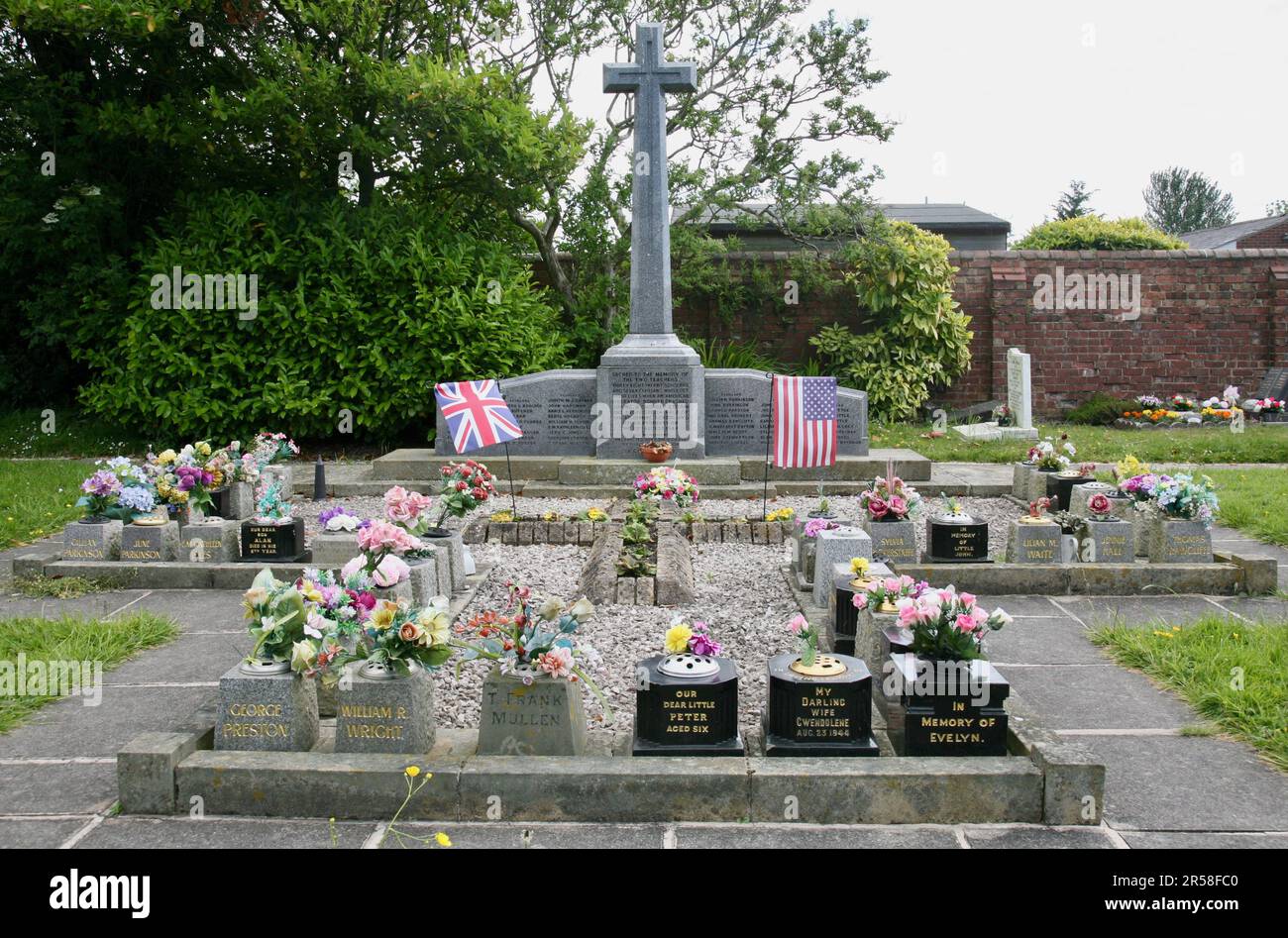 A Calgary Cross on a two tier step, marks the resting place for the victims of the Freckleton Air Disaster, Holy Trinity Churchyard, Freckleton Stock Photo