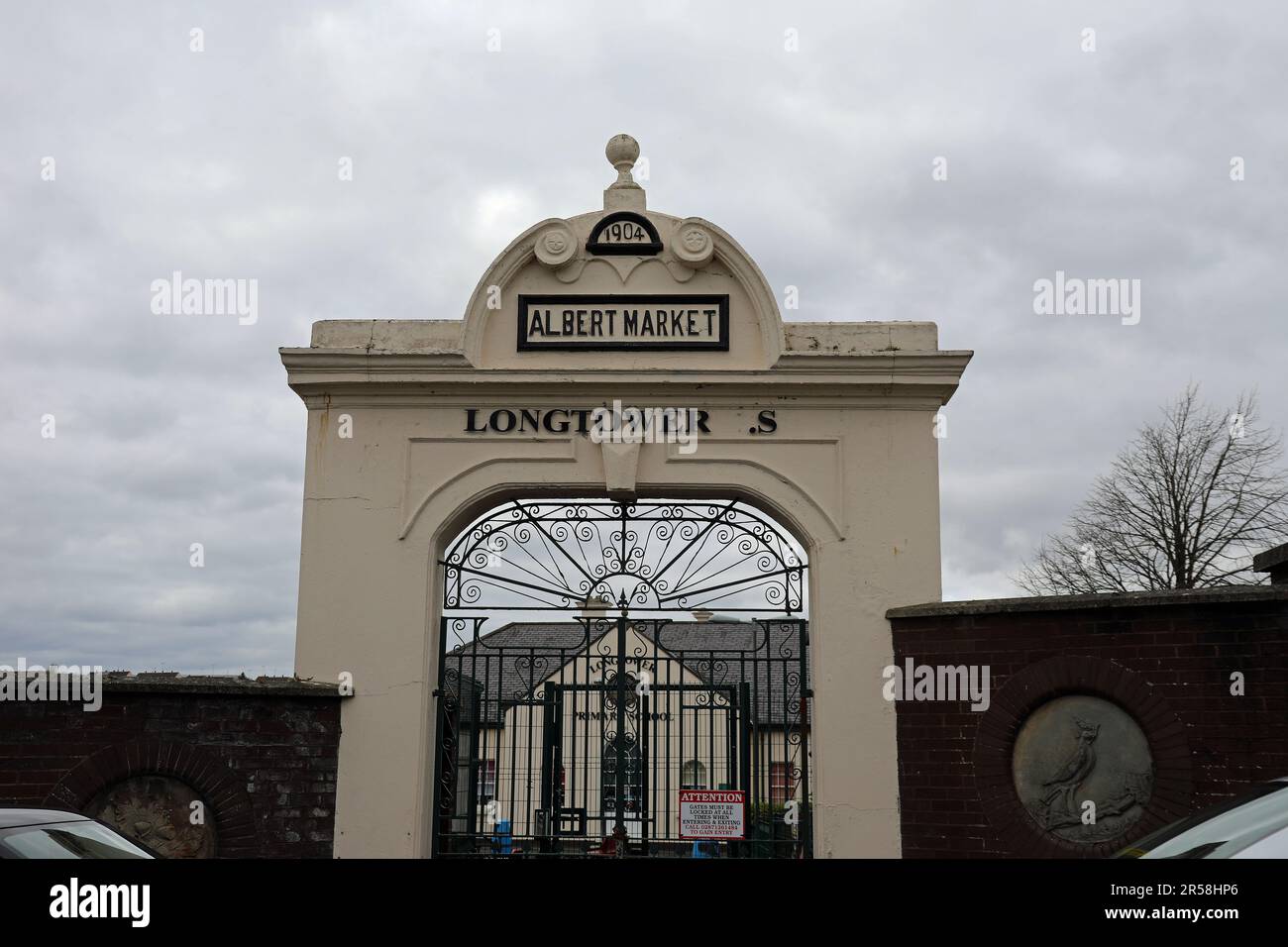 Entrance to Longtower School at Bishop Street Without in Londonderry Stock Photo