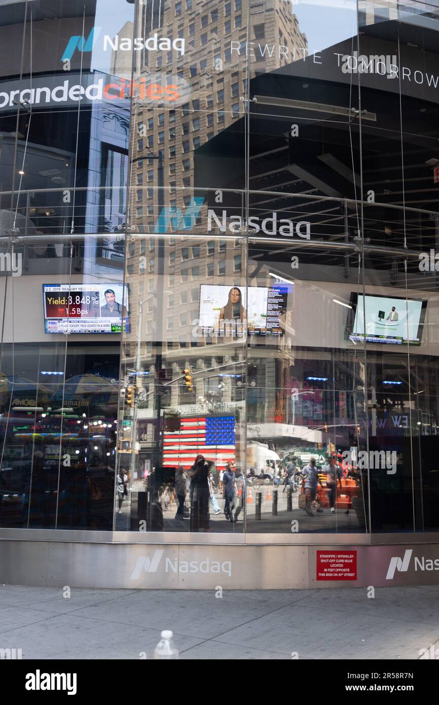 View of the Nasdaq Stock Exchange in Times Square. (Photo: Vanessa  Carvalho) Credit: Brazil Photo Press/Alamy Live News Stock Photo - Alamy