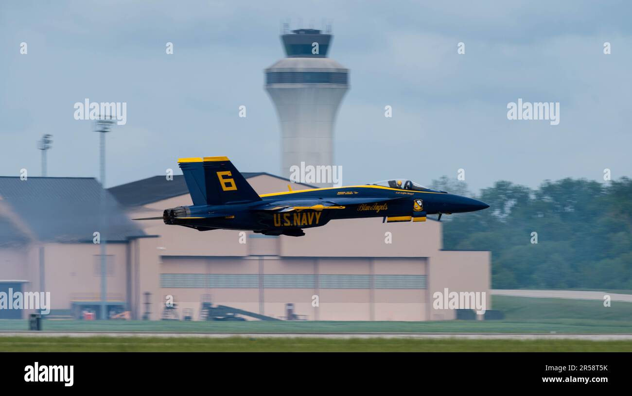 A U.S. Navy F/A-18E Super Hornet takes off from Scott Air Force Base, Illinois, May 12, 2023. The F/A-18E is the current airframe used by the Blue Angels, the U.S. Navy and Marine Corps premiere demonstration team. (U.S. Air Force photo by Staff Sgt. Solomon Cook) Stock Photo