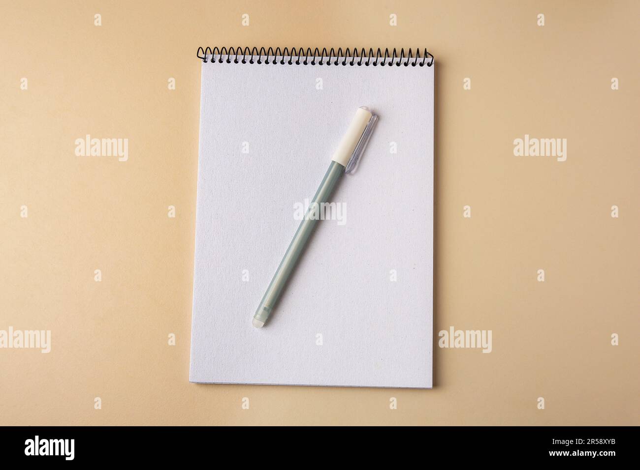 Notepad with erasable pen on beige background, top view Stock Photo - Alamy