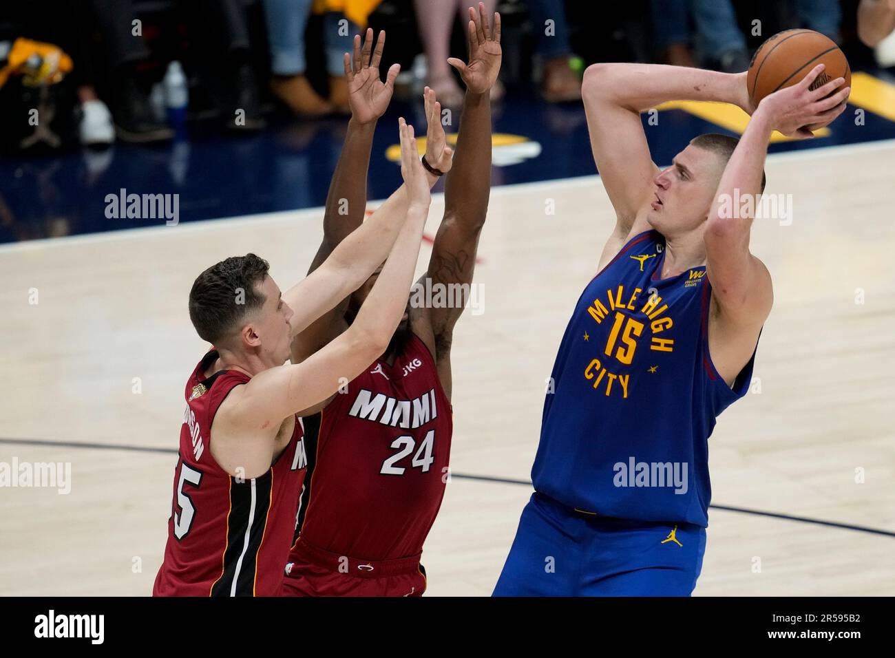 Denver Nuggets center Nikola Jokic, right, shoots over Miami Heat