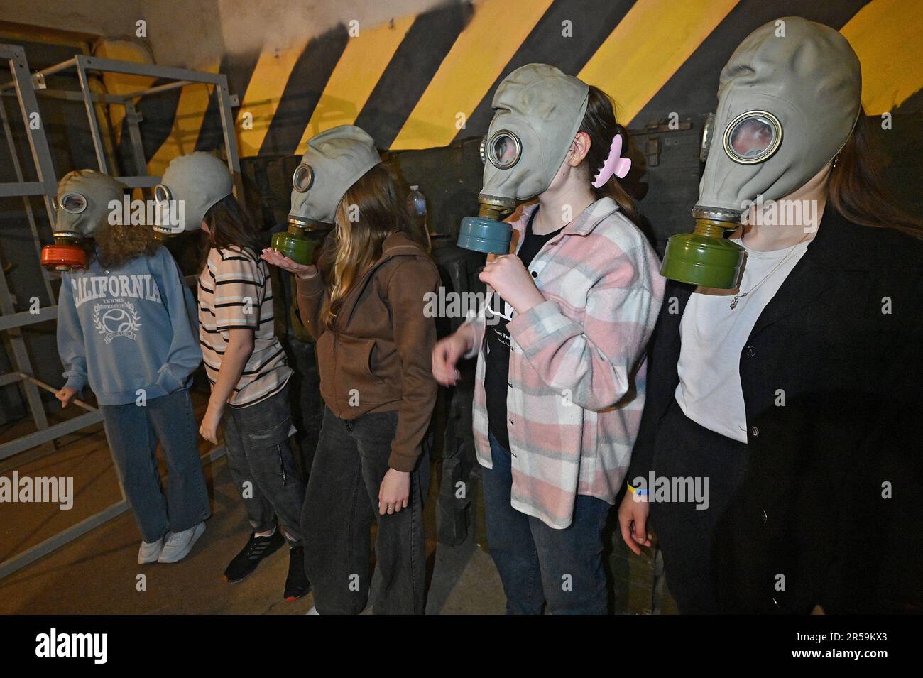 Children wear gas masks hi-res stock photography and images - Alamy