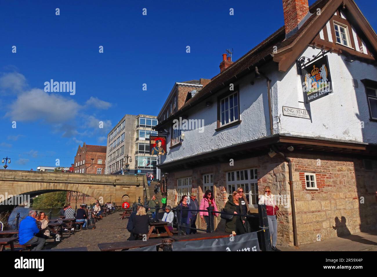 The Kings Arms pub beside the River Ouse in York on a sunny summer day, with people enjoying drinks outside the historic riverside public house, York Stock Photo