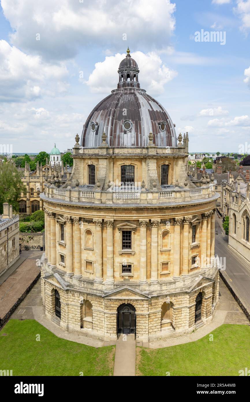 The Radcliffe Camera known as the Rad Cam or the Camera, a building of the University of Oxford, England. Its circularity and position in the heart of Stock Photo