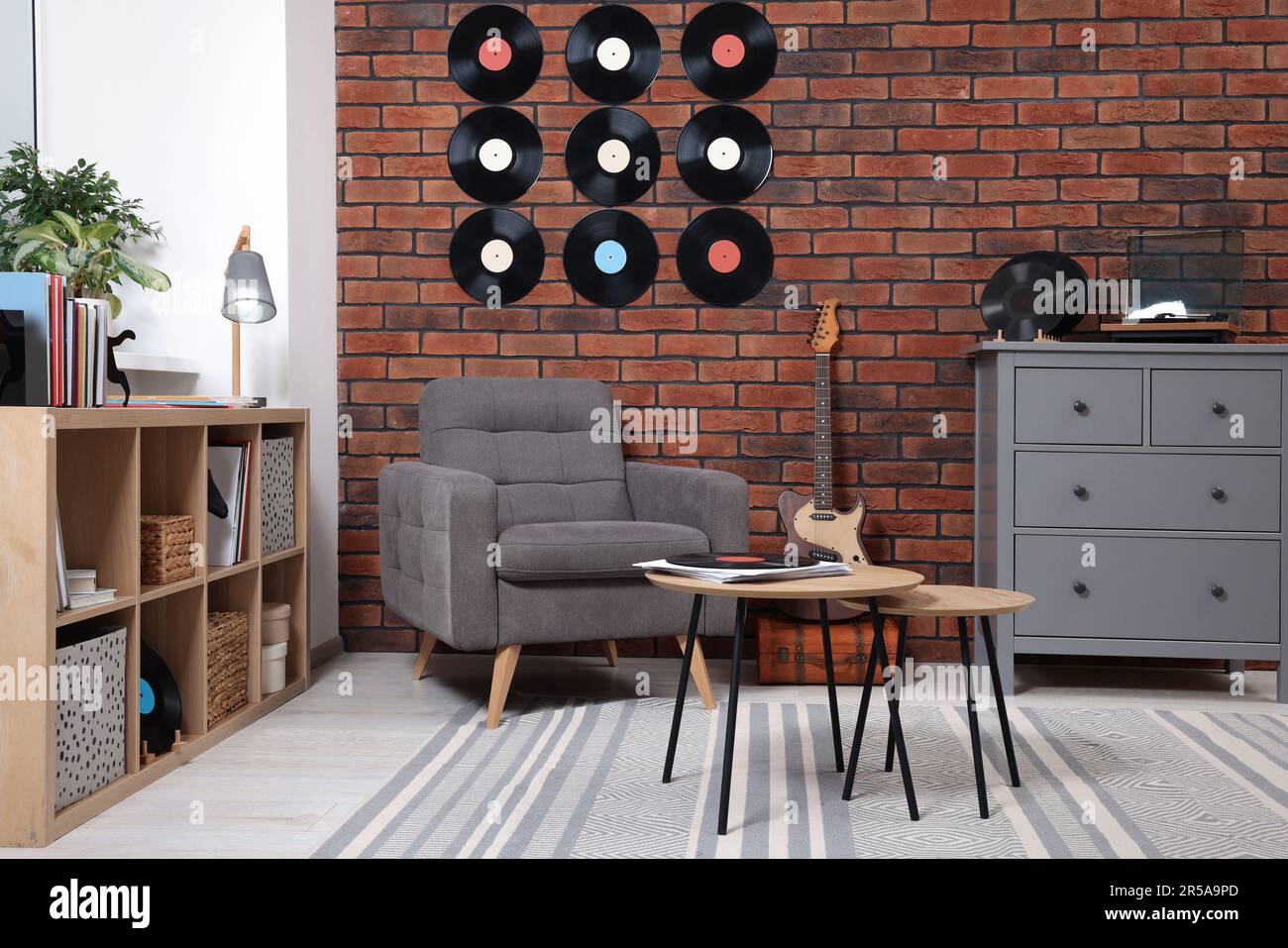 Tables and records hi-res stock photography and images - Alamy