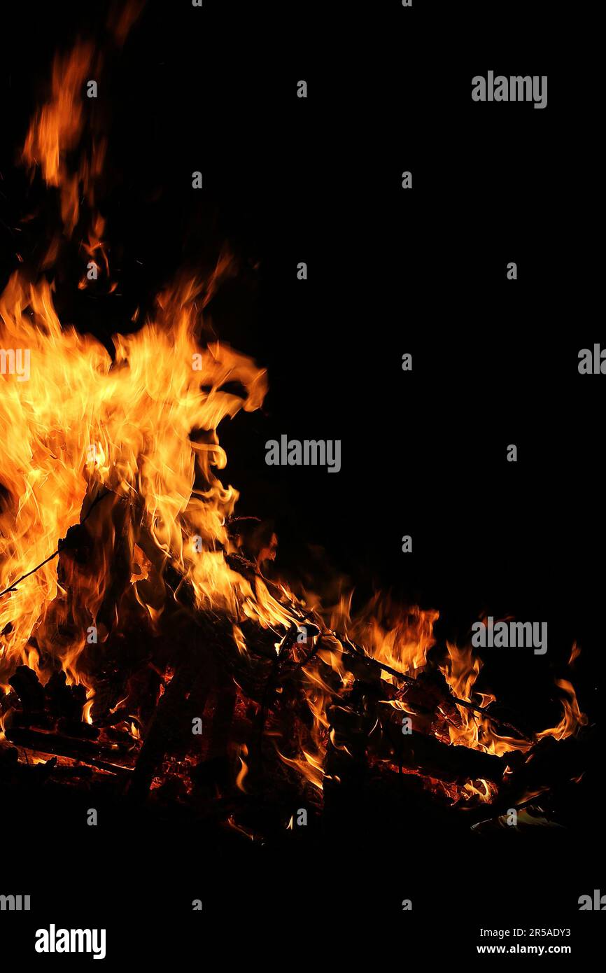 Red orange crackling fire hi-res stock photography and images - Alamy