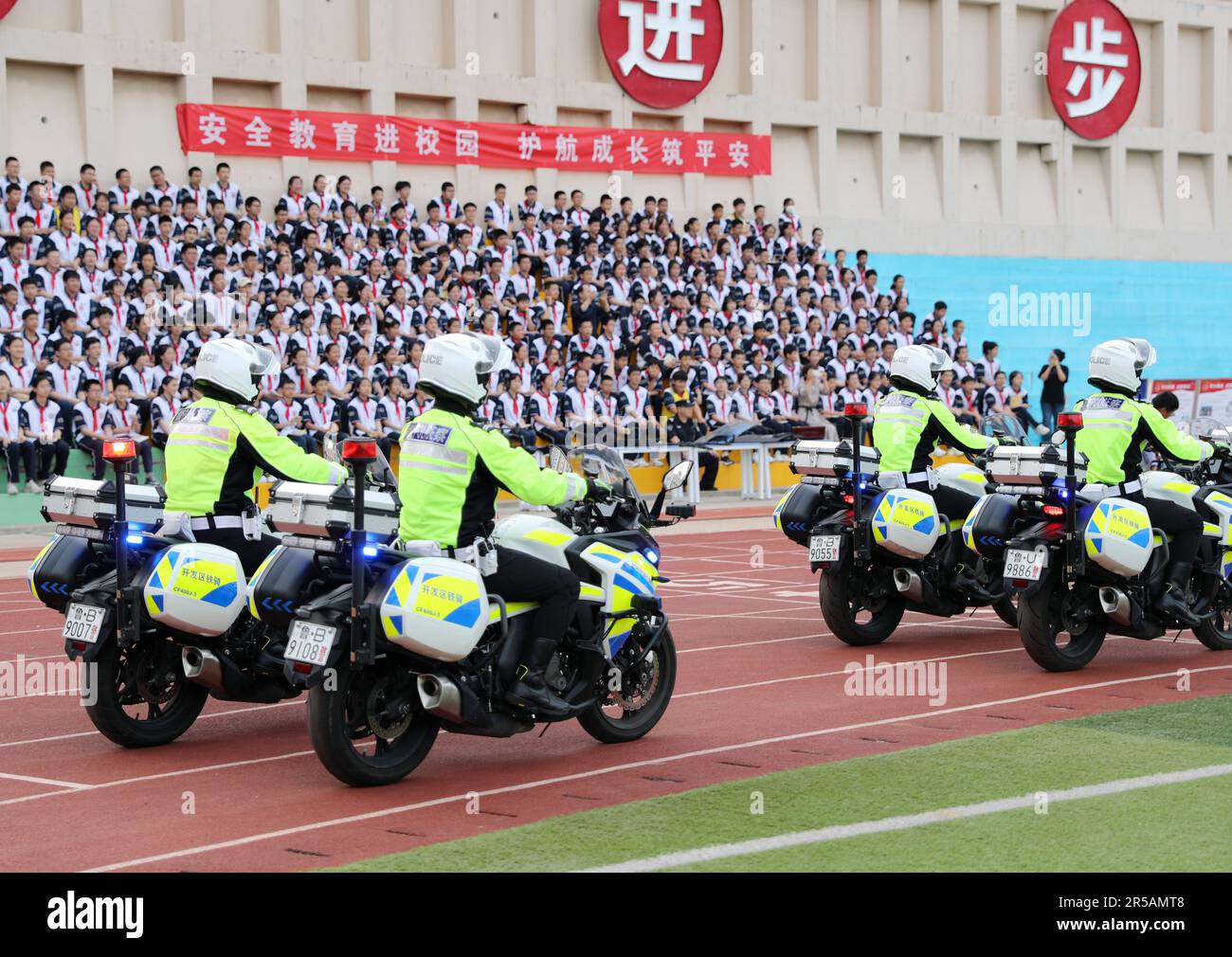 QINGDAO, CHINA - JUNE 2, 2023 - Police perform stick-fighting skills in  Qingdao, East China's Shandong province, June 2, 2023. (Photo by CFOTO/Sipa  USA Stock Photo - Alamy