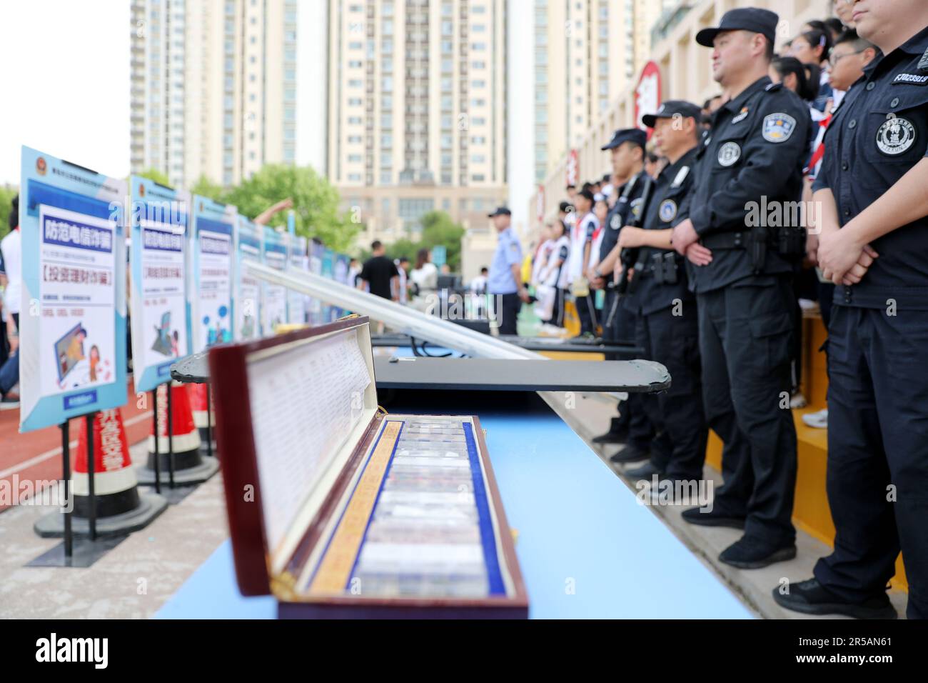 QINGDAO, CHINA - JUNE 2, 2023 - Police perform stick-fighting skills in  Qingdao, East China's Shandong province, June 2, 2023. (Photo by CFOTO/Sipa  USA Stock Photo - Alamy