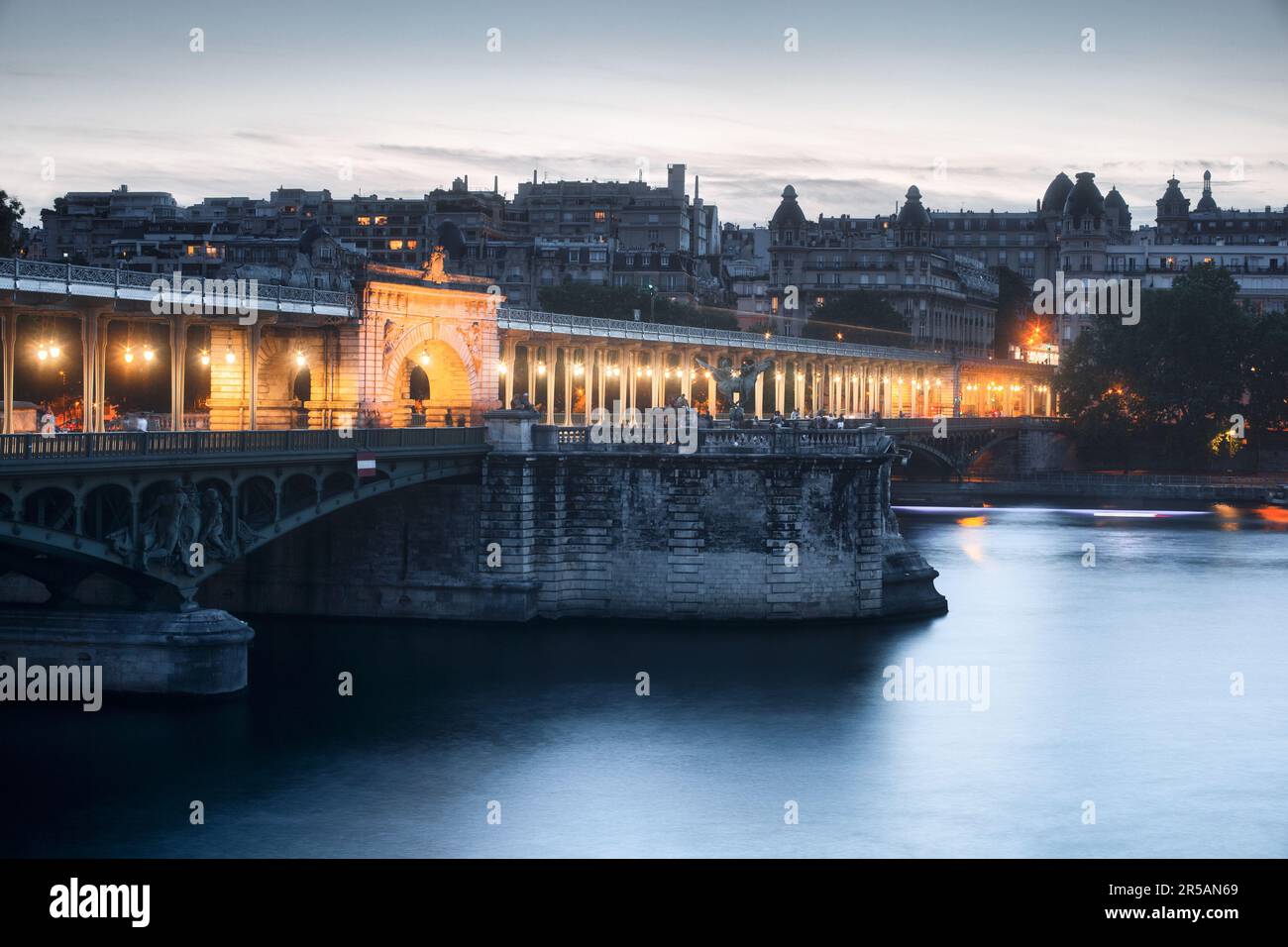 Sunset view of the Pont de BirHakeim, in English Bridge of BirHakeim