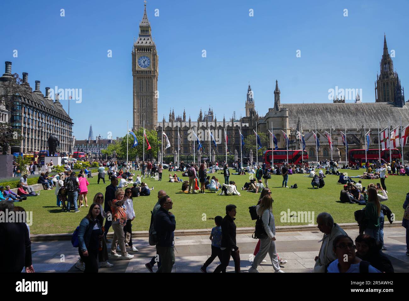 London UK. 2 June 2023 . People enjoying the warm sunshine in Parliament Square London. The Met Office forecast warmer temperatures as the country enters the official summer season.Credit: amer ghazzal/Alamy Live News Stock Photo