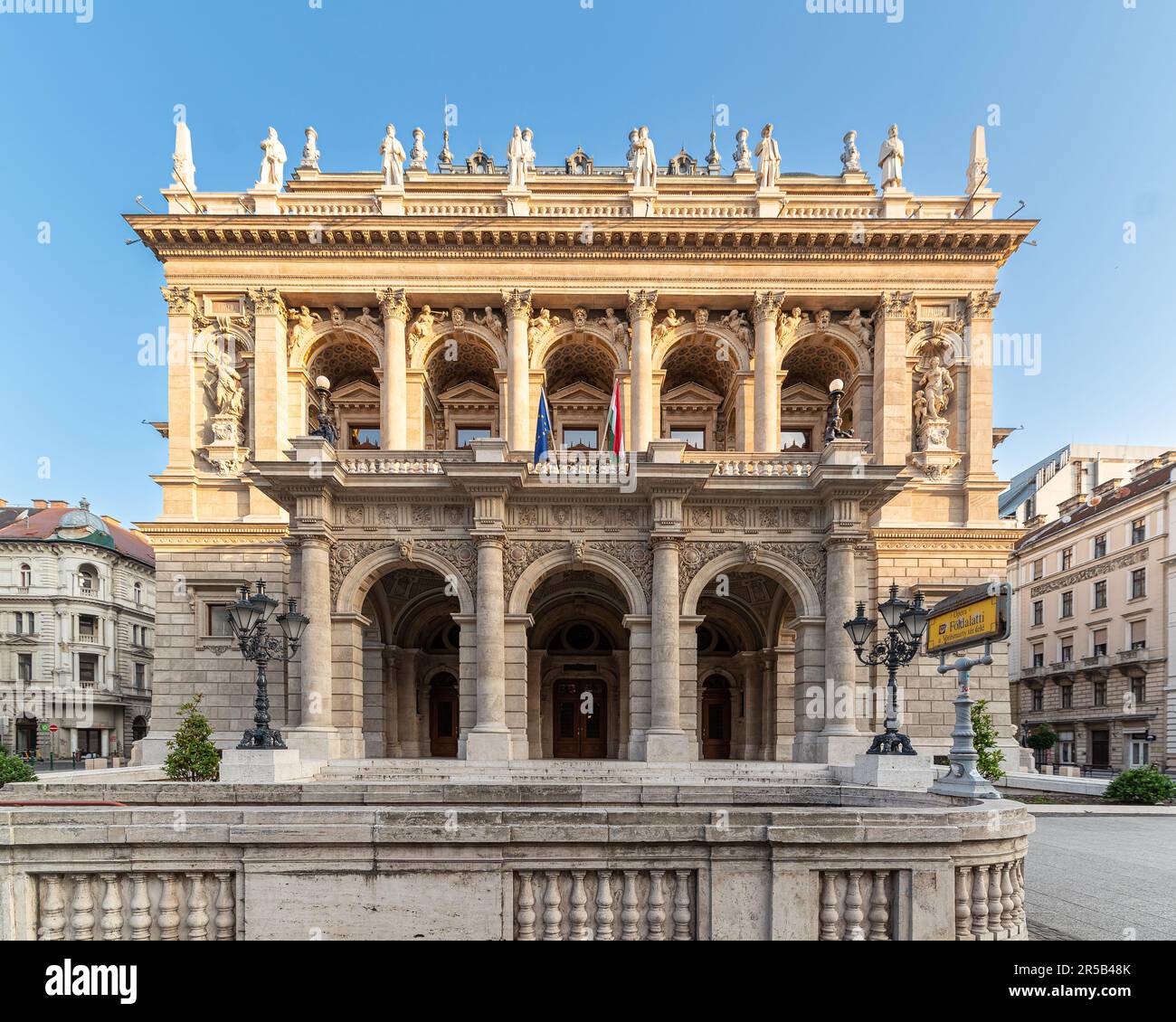 Budapest Opera House: Majestic venue, world-class performances. Iconic 
