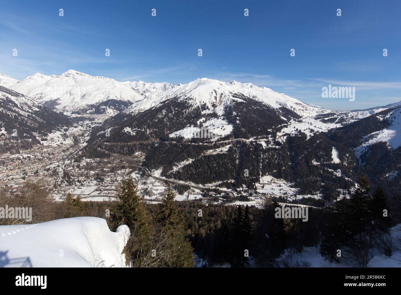 Ponte di legno ski resort hi-res stock photography and images - Alamy