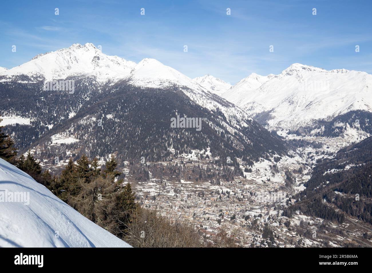 Ponte di legno ski resort hi-res stock photography and images - Alamy