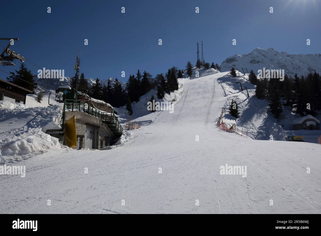 Resort in legno hi-res stock photography and images - Alamy