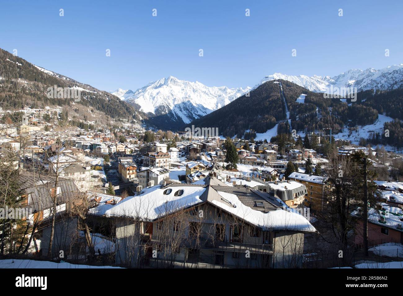 Ponte di legno ski resort hi-res stock photography and images - Alamy