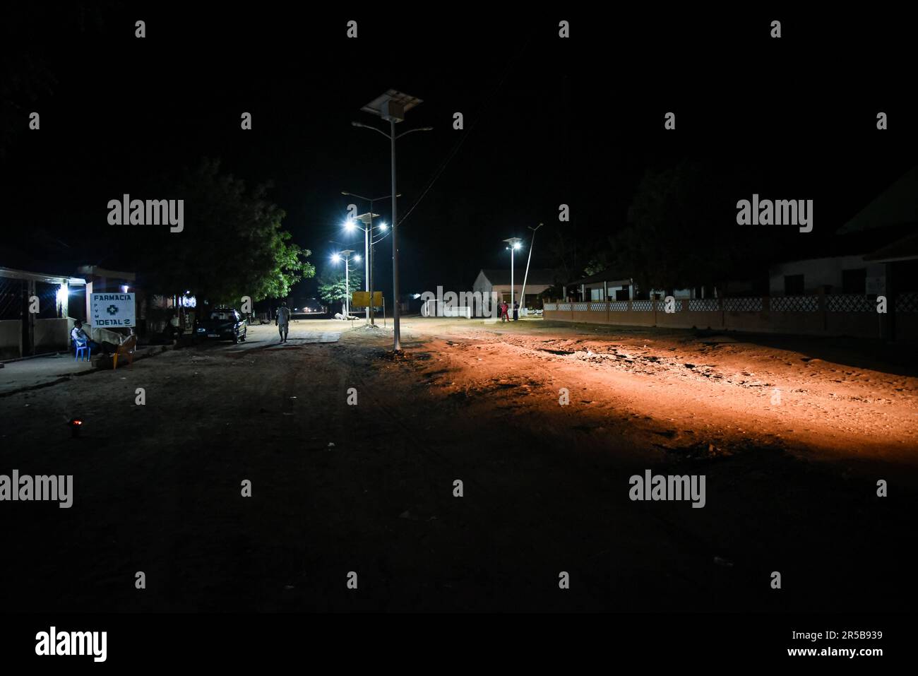 Nicolas Remene / Le Pictorium -  Solar energy and rural development in the Gabu region -  15/03/2017  -  Guinea-Bissau / Gabu / Gabu  -  Gabu, Example of night lighting in Gabu. Whether on the roads or in the narrow streets of the town centre, it's very dark. All the more so as there is no electricity on the grid until midnight.   *Solar Home System(SHS): System of domestic solar energy Stock Photo