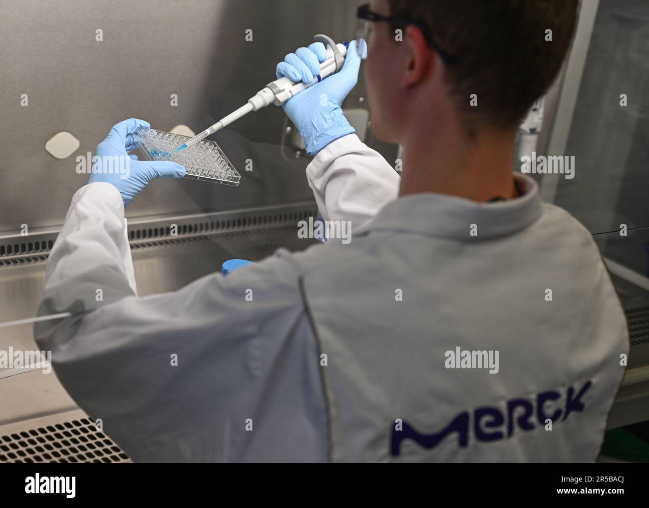 Pharmaceutical formulation hi-res stock photography and images - Alamy