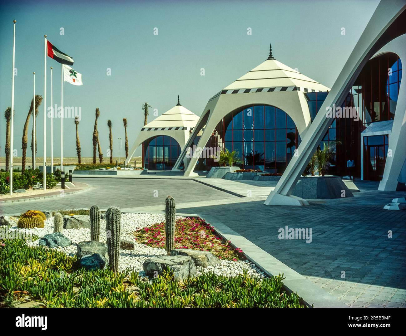 The Dubai Emirates Golf Club around 1998 with architecture to resemble a Bedouin Arabian tent. The Emirates Golf Club was the first golf club to be built in Dubai opening in 1988. Stock Photo